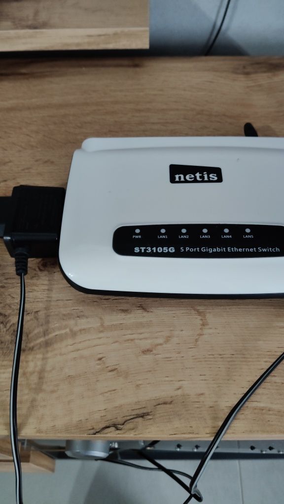 Sprzedam Switch Model ST3105G marki netis.5 portowy +1