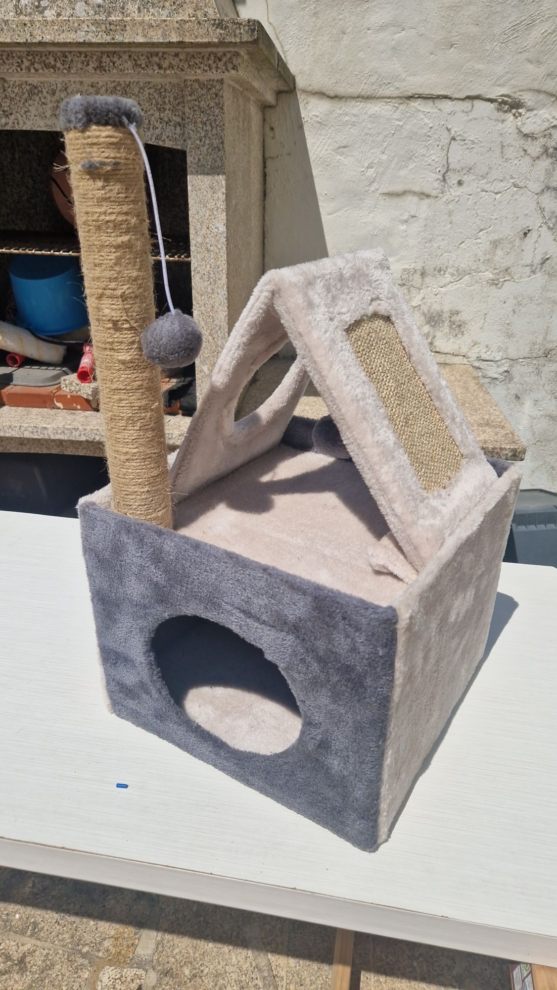 Duas Casas para gatos nunca usado