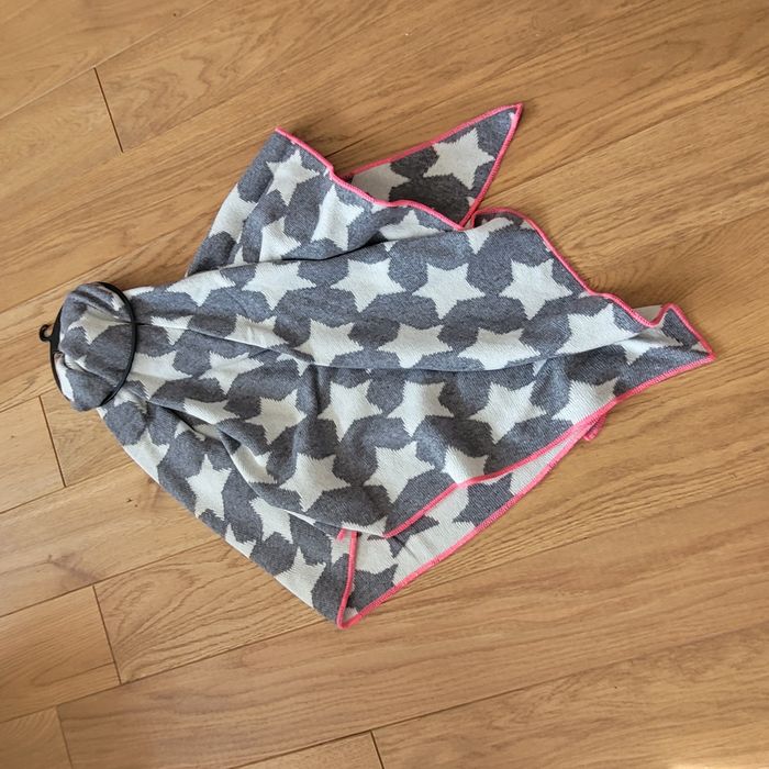 Nowy duży trójkątny szal w gwiazdki Zwillingsherz