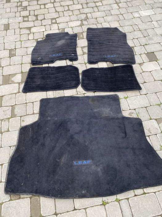 Комплект оригінальних ковриків Nissan Leaf