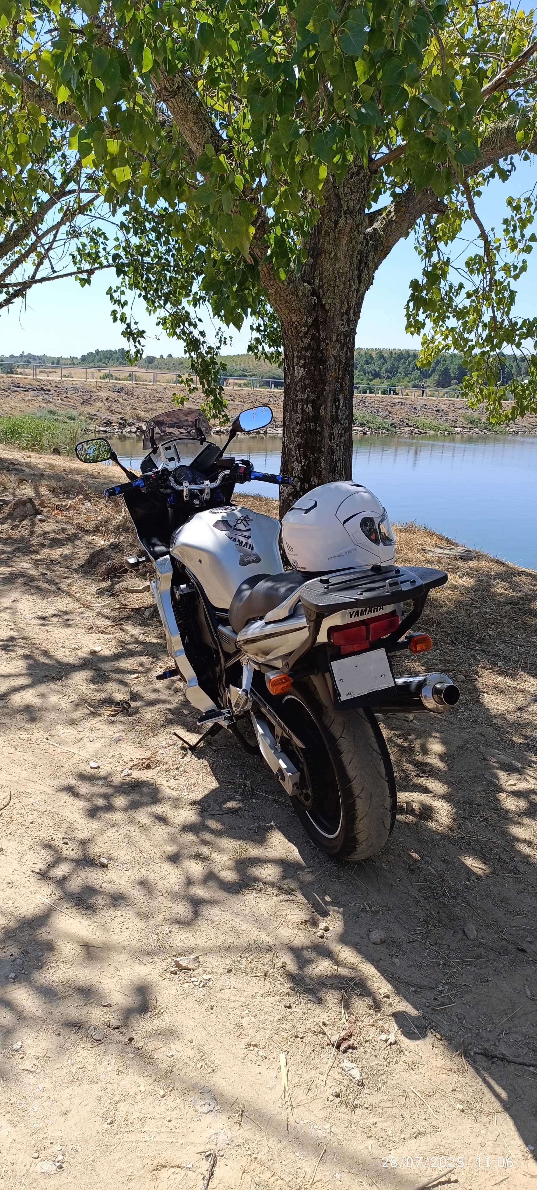 Yamaha Fzs fazer 600 em muito bom estado para a idade que tem.