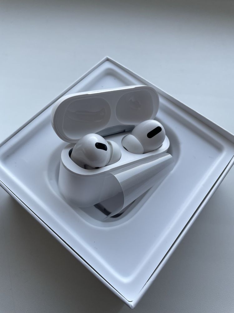 Беспроводные наушники в кейсе, airpods