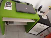 Mesa de Computador e Cómoda