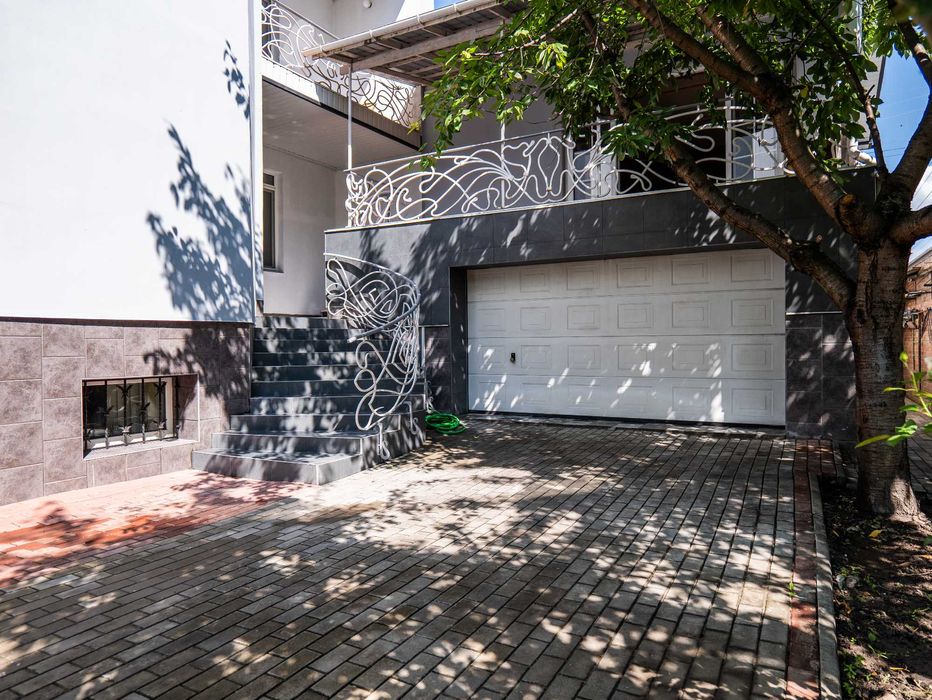 Терміново продам будинок в центрі м. Луцька! (заїзд з вул. Коперника)