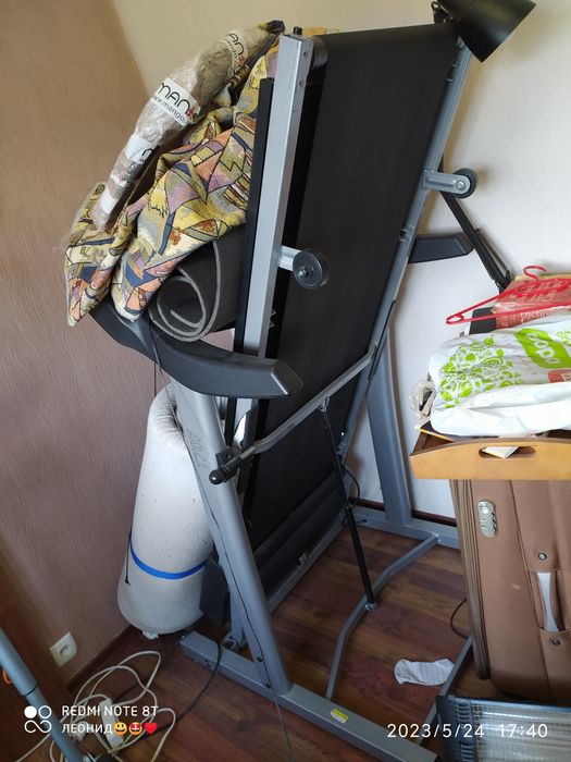 Продам беговую дорожку.