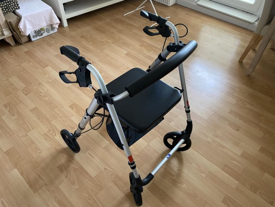 Balkonik rehabilitacyjny z siedziskiem
https://reharent.pl/