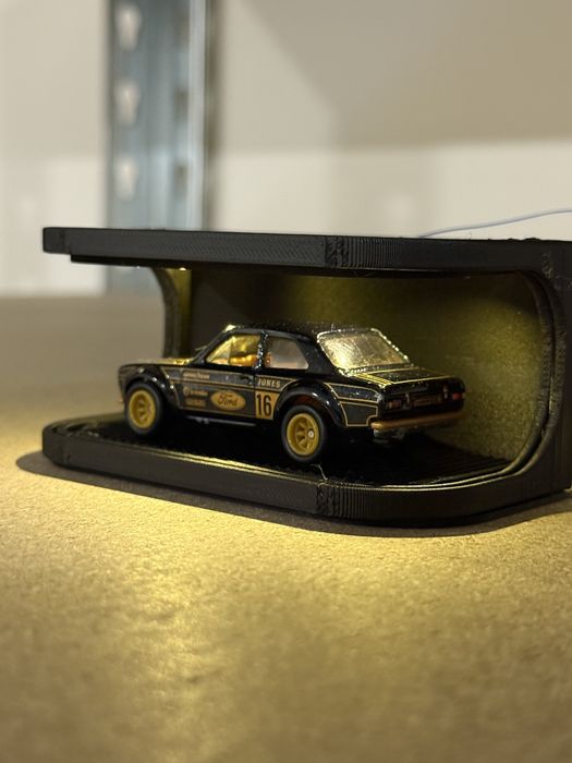 Moldura hotwheels com iluminação