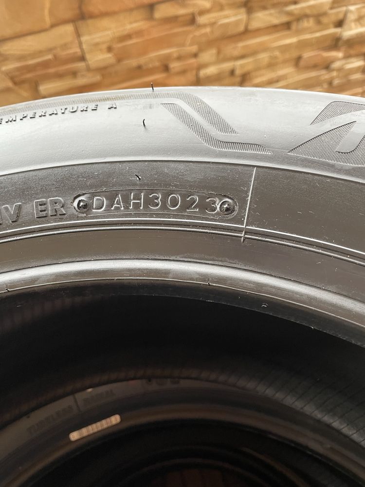 Opony letnie, klasy premium, Bridgestone Alenza 001, 215/60/17, 96H