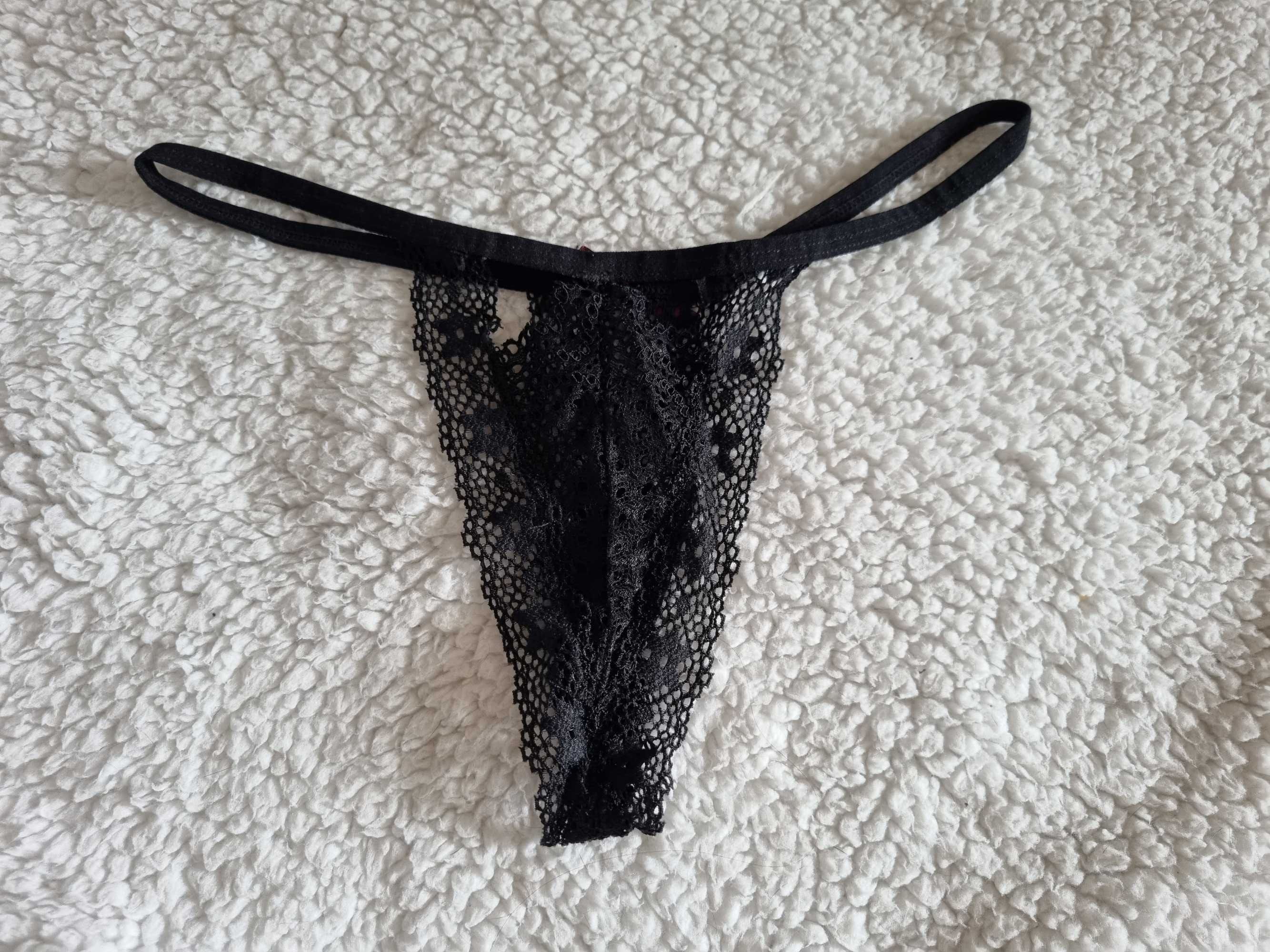Stringi S koronkowe
