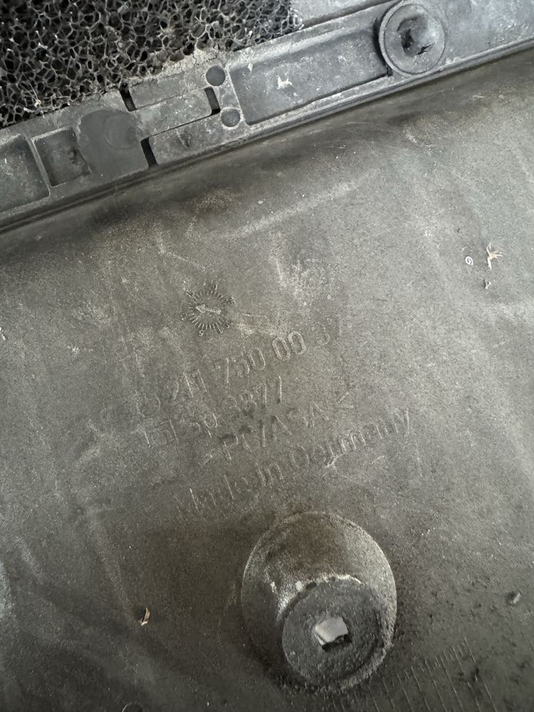 Mercedes W211 Blenda klapy bagażnika