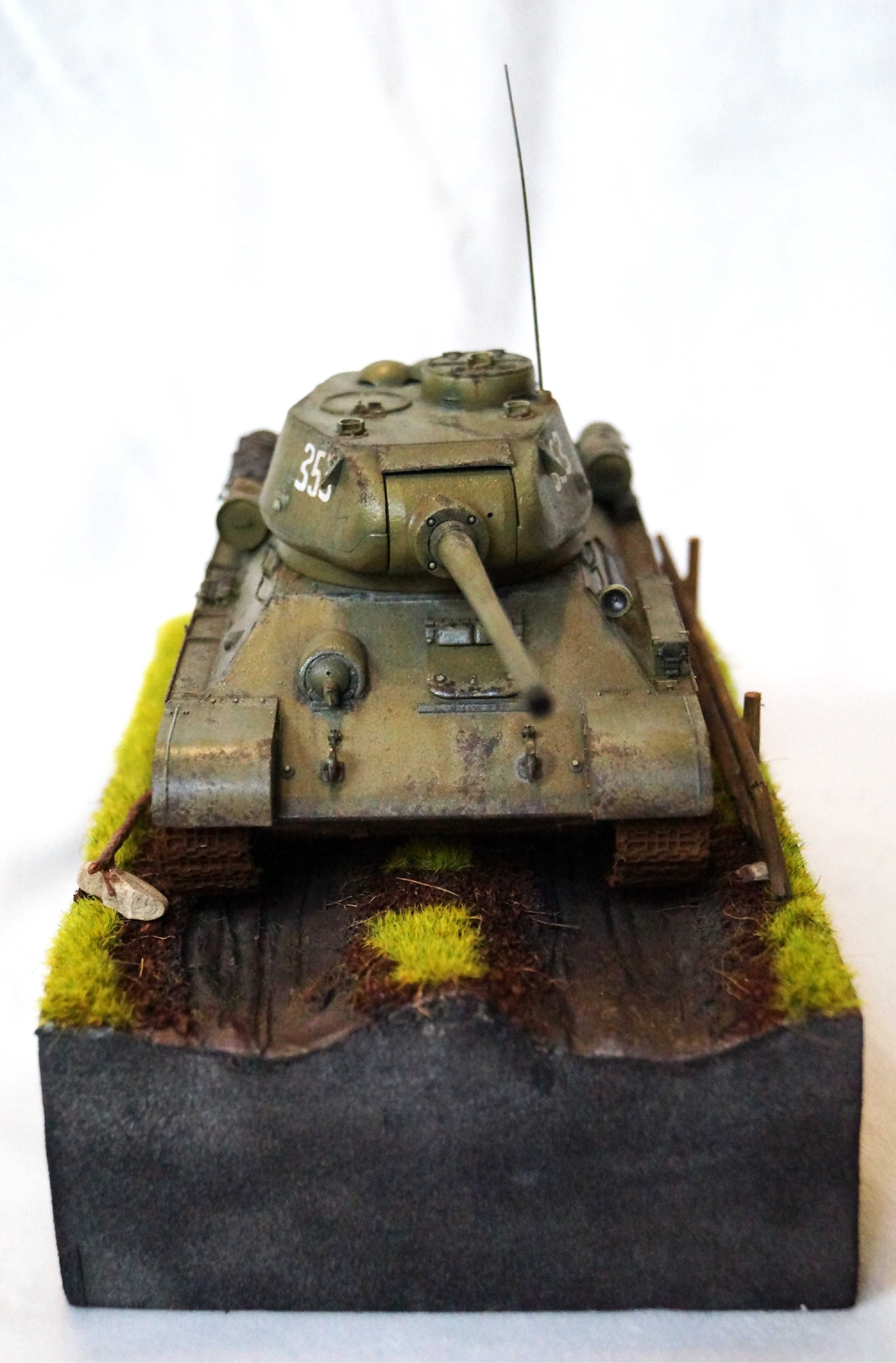 Diorama 1:35 T-34/85 MiniArt – model z blaszkami, malowany, gotowy