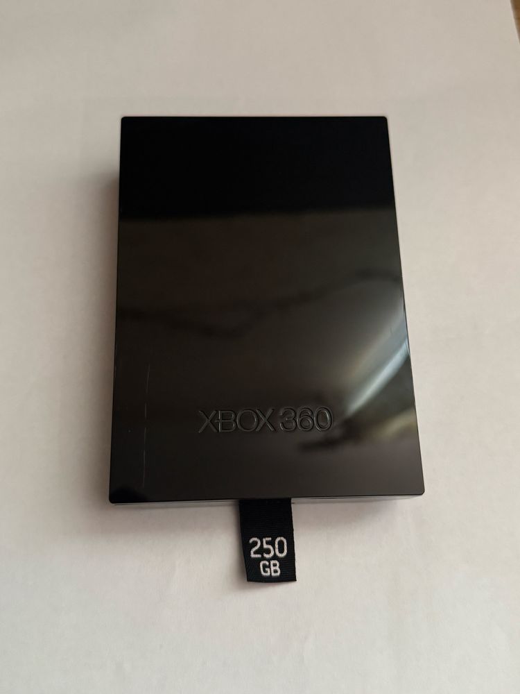 Xbox 360E Freeboot 250 гб з геймпадом оригінал