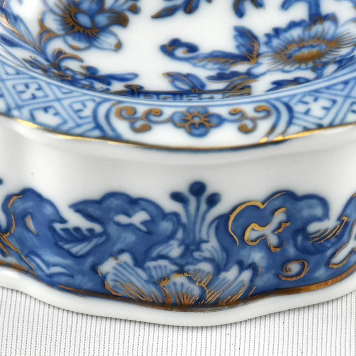 Saleiro bordo recortado porcelana decoração azul e dourados