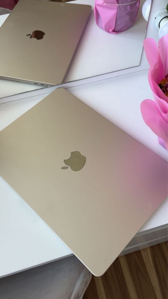 Apple MacBook 13 złota poświata
