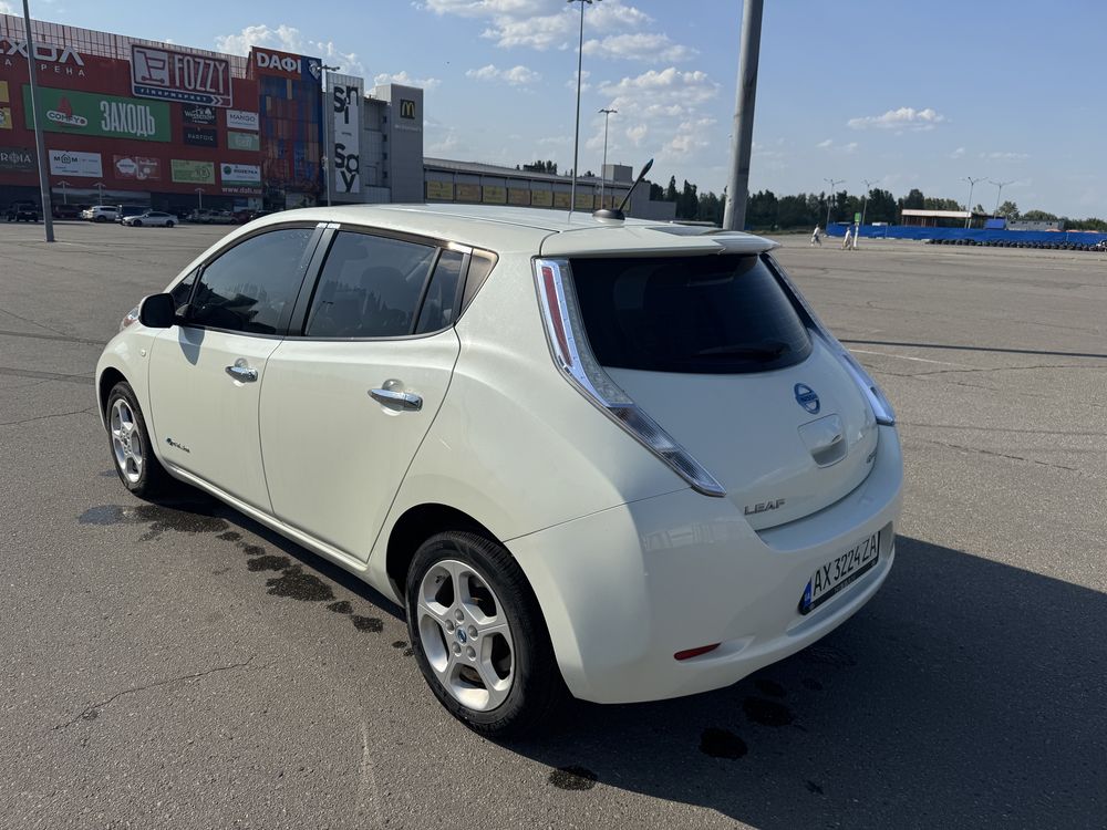Продам Nisan leaf