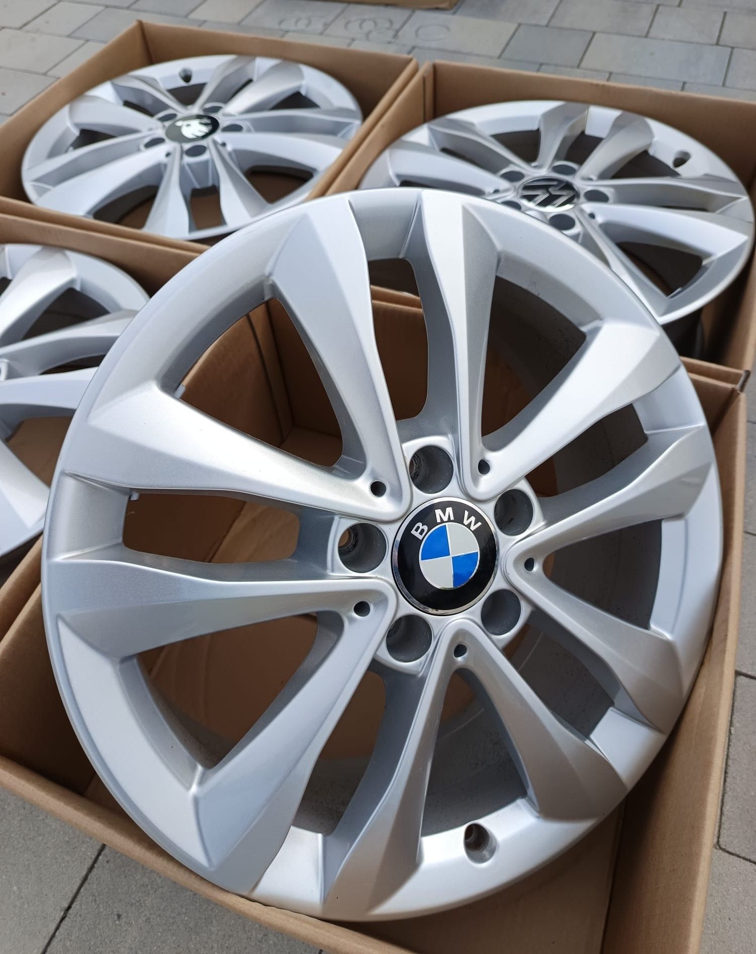 #M19 Alufelgi R17 5x112 BMW iX1 U11 X1 X2 F40 F44 F45