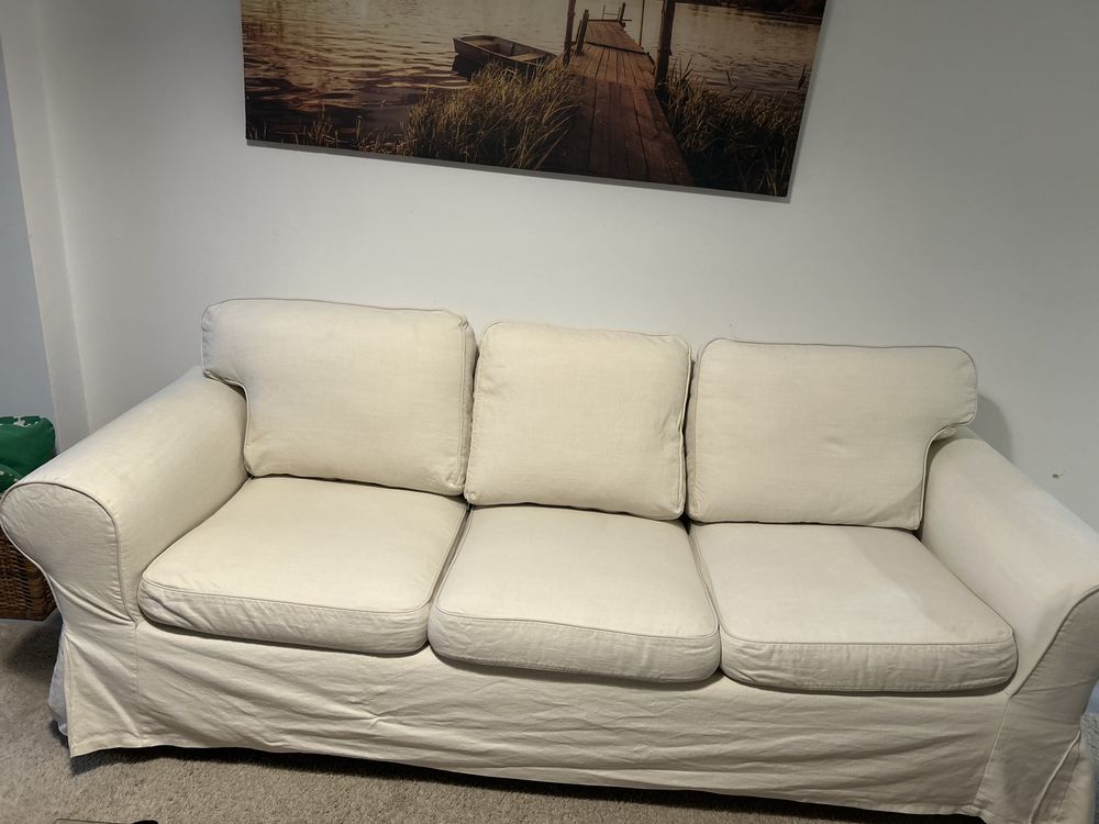 Sofa tres lugares usado em bom estado.
