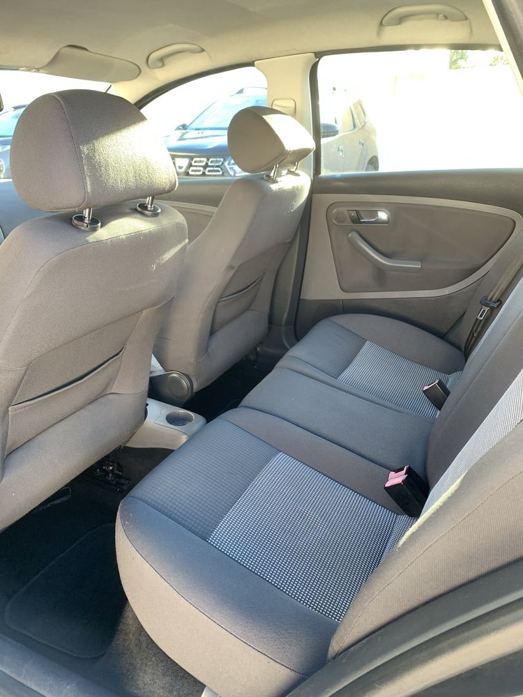 Seat Ibiza 2006 com câmera de marcha-atrás