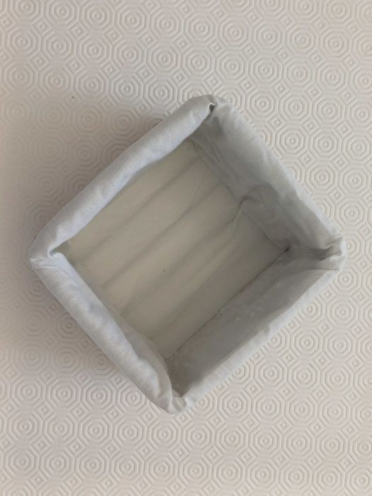 Cesto em verga forrado a pano