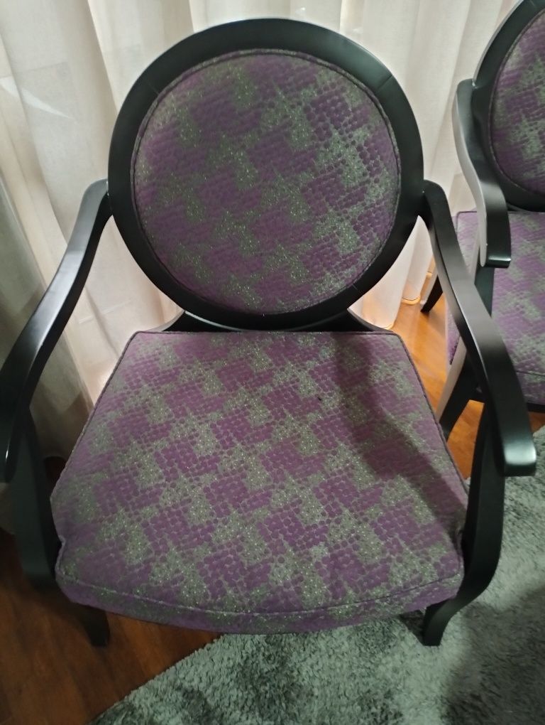 Vendo 2 cadeirões. Bom preço