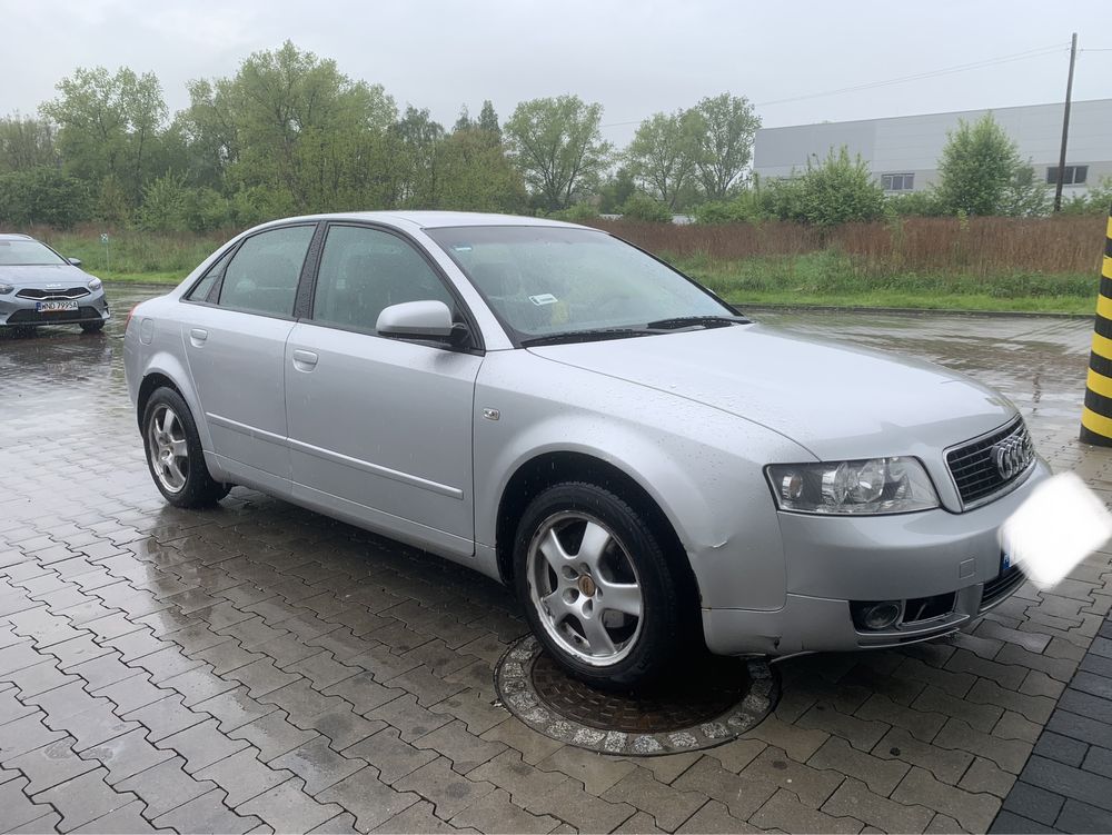 Audi A4B6 2.0 Beznyna Sedan