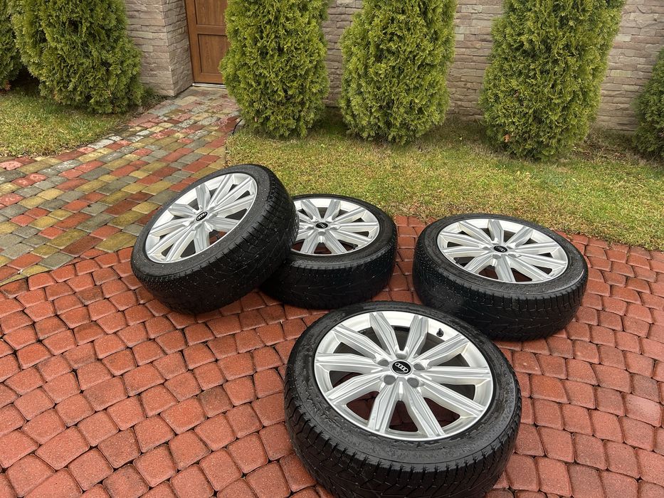 Оригінальні диски Audi a6c8 із зимньою резиною 245/45 R19