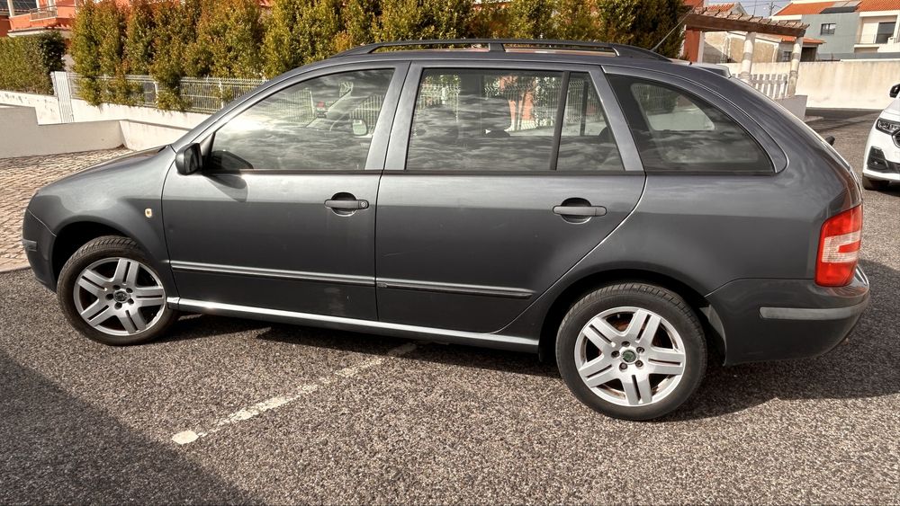 Skoda Fabia 1.2HTP com um dono