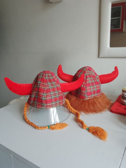 Komplet  czapek dla wikingów na imprezę Helloween