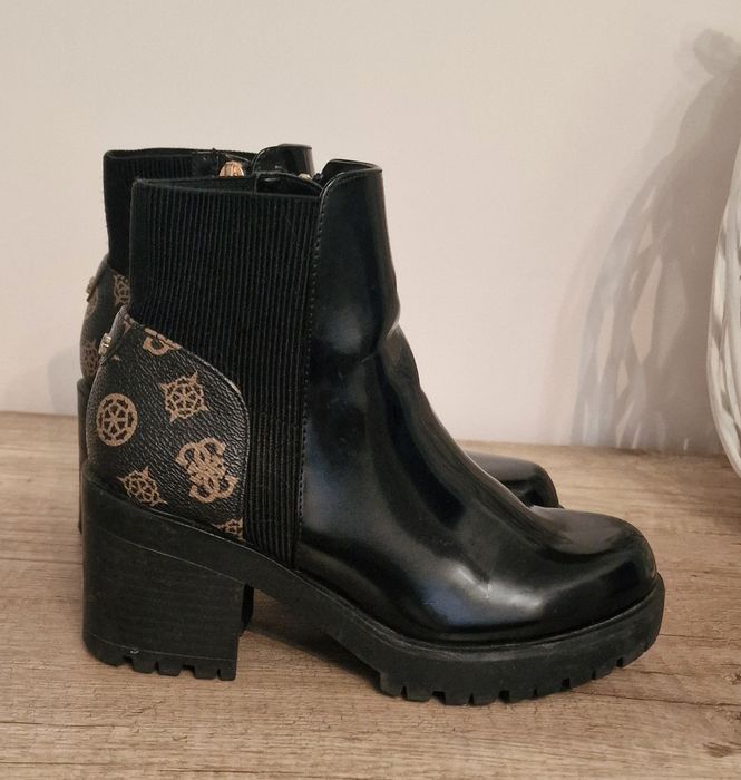 Botki lakierowane"Guess".