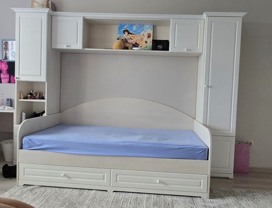 Кровать с пеналами