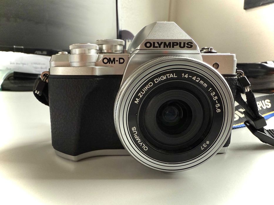 Conjunto Máquina Fotográfica Olympus OMD E-M10 Mk3