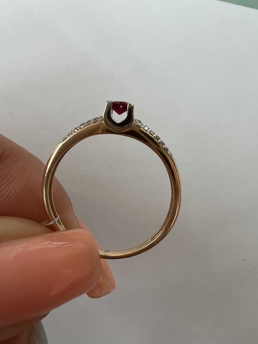 Золотое кольцо с бриллиантами и рубином р.17,5 красное золото 585 пр