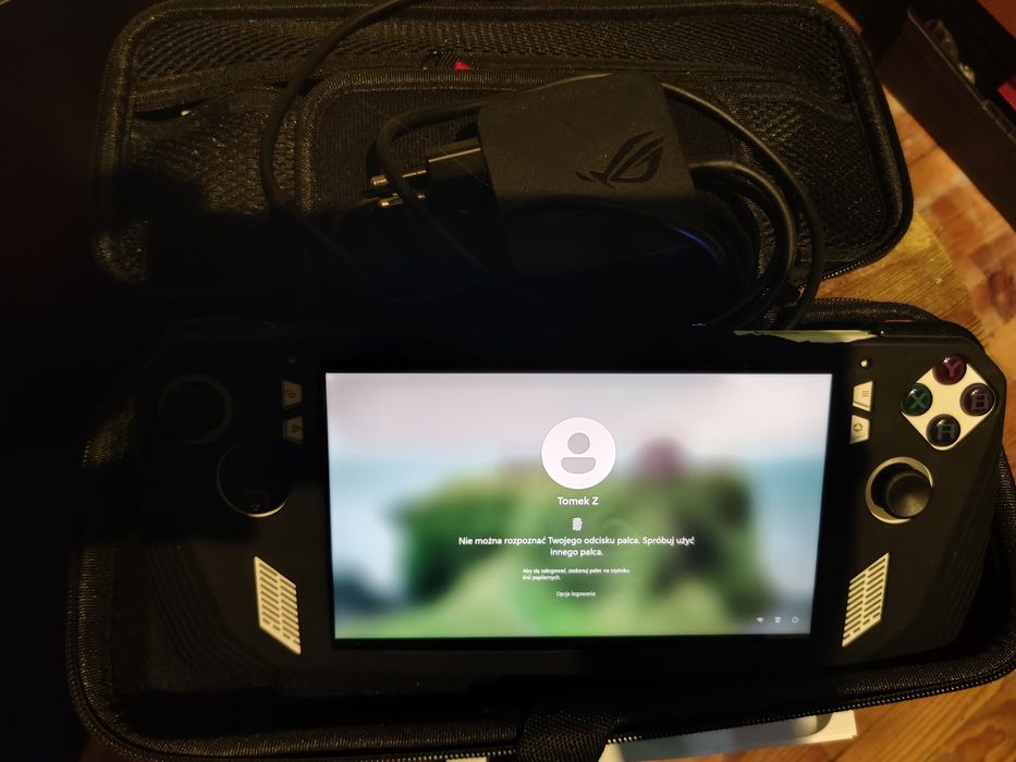 Konsola ASUS ROG Ally 7” FHD IPS, AMD Ryzen Z1, Windows 11