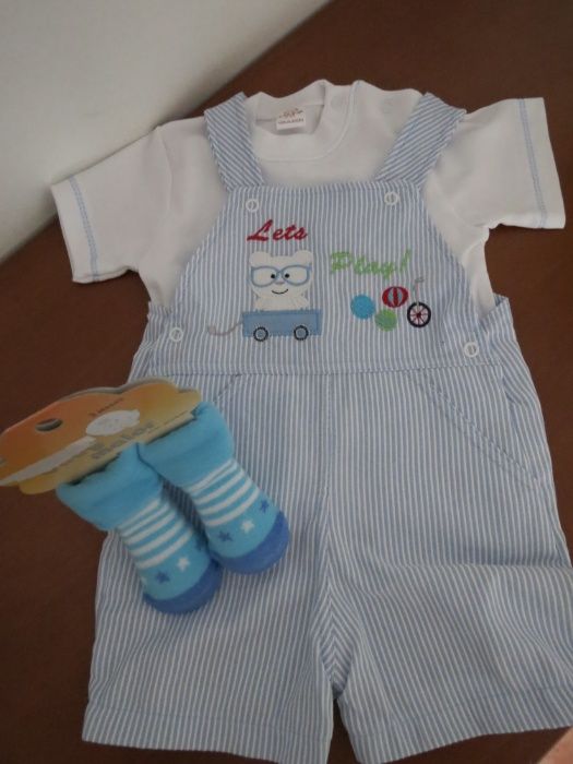 Conjunto 2 pcs jardineiras + T-shirt bébé! A estrear! 3m