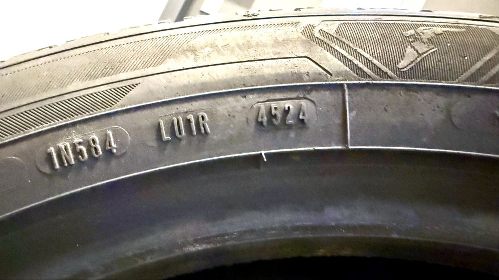 Opony zimowe 235/50/19 Good Year Ultra Grip Performance 3