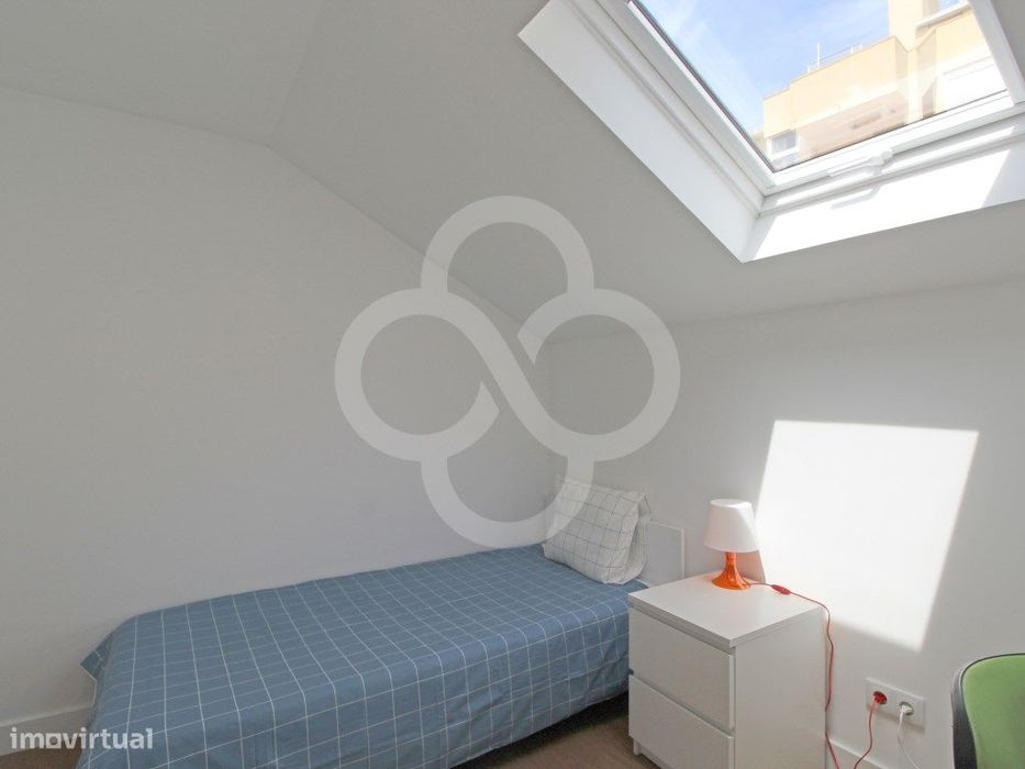 Quarto individual , situado na residência de estudantes em Lisboa