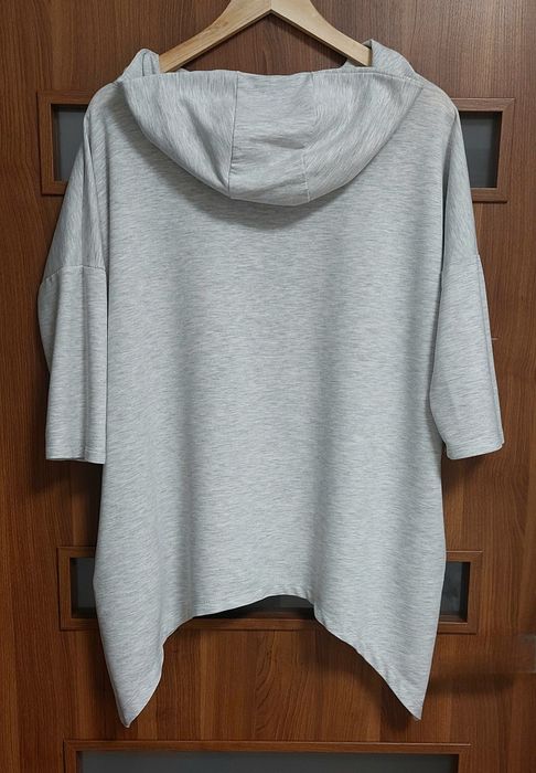 Asymetryczna bluza damska z kapturem jasna szara rozmiar uniwersalny