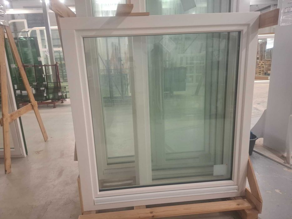 Okno balkonowe z festem, RAL 9016, szer 2264xh2147