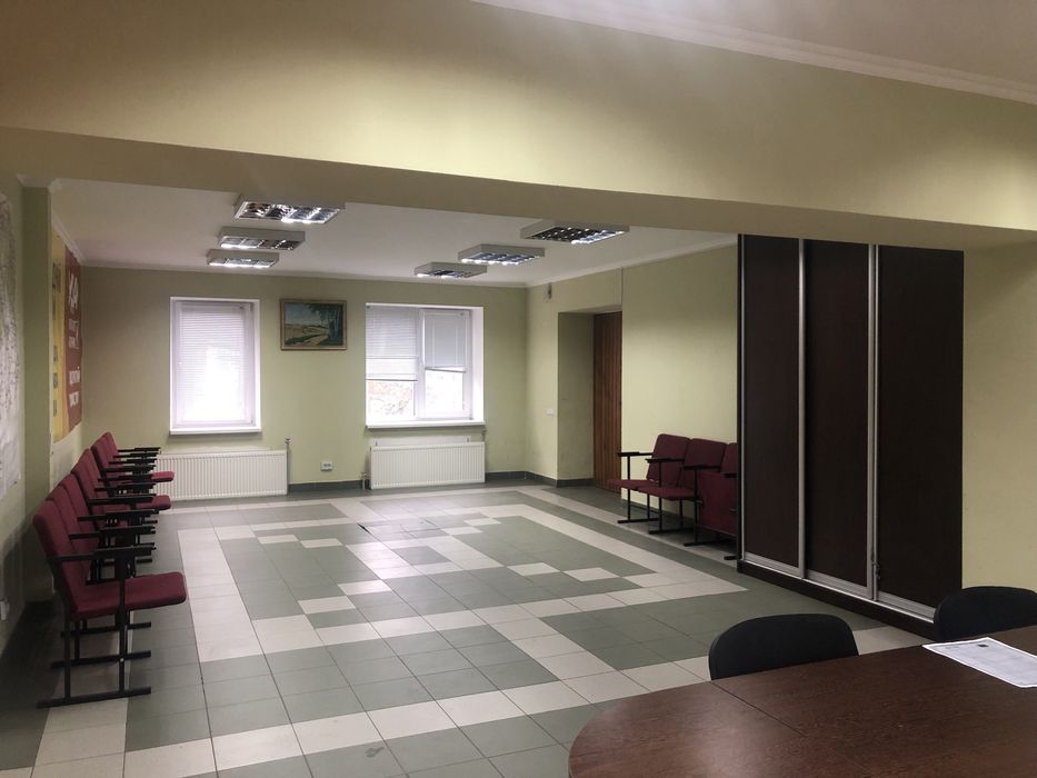 Продам офісне комерційне приміщення в м.Ріпки