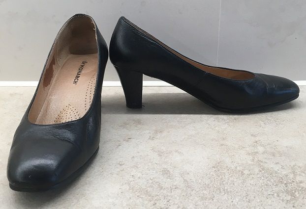Женские черные туфли на небольшом каблучке
