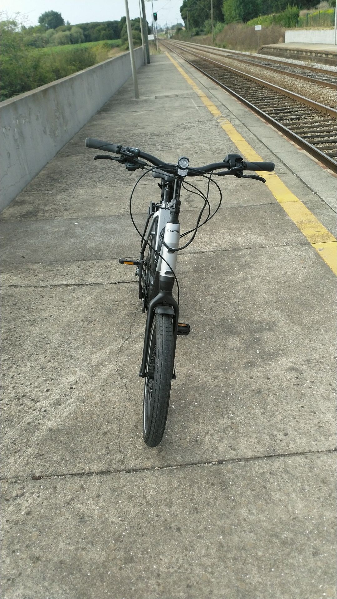 Bicicleta Cube elétrica