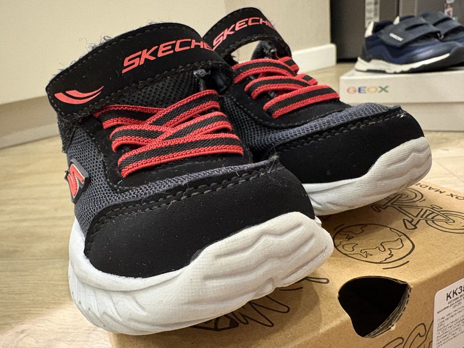 Кросiвки Skechers розмiр 9