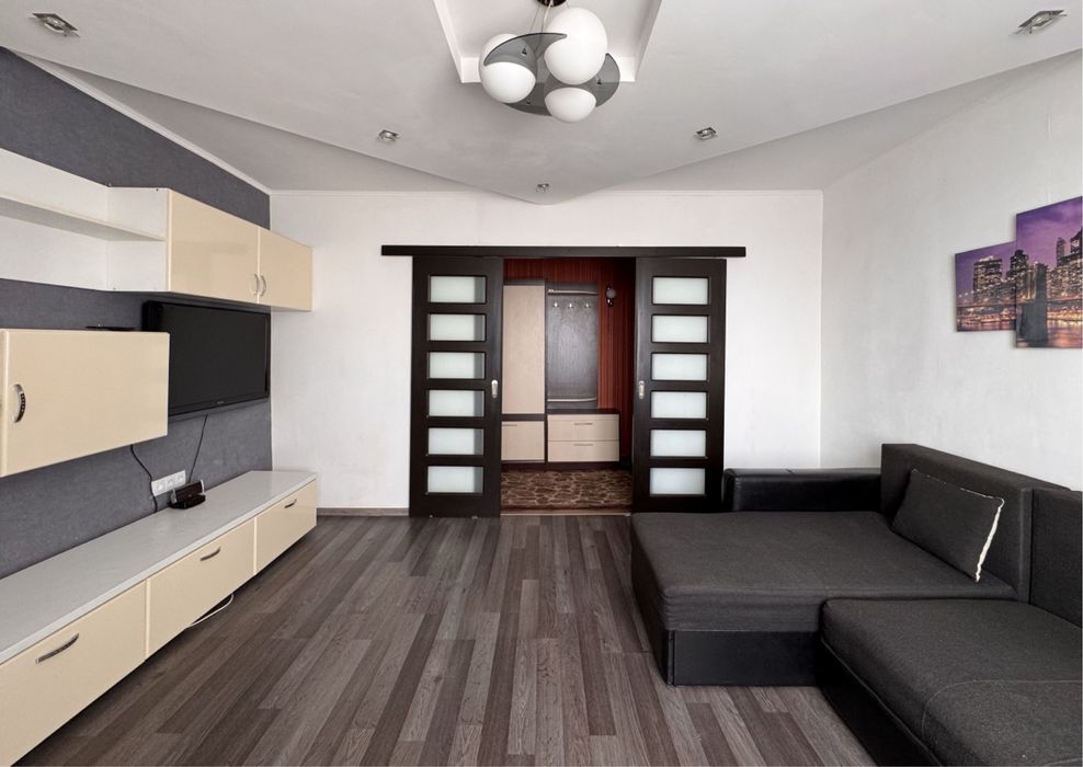 Ремонт, 2-кім 52м2, біля зупинки!