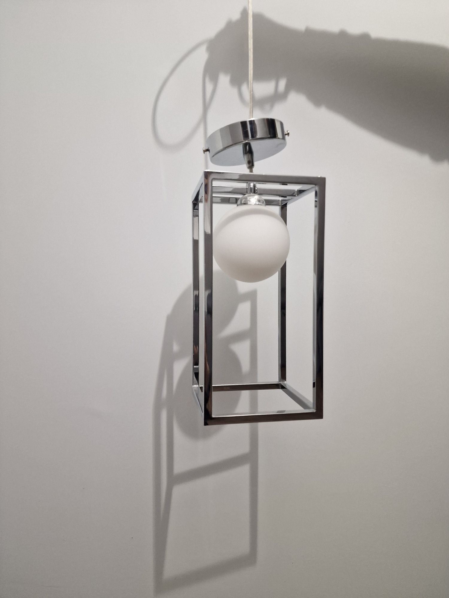 Lampa wiszącą srebrna