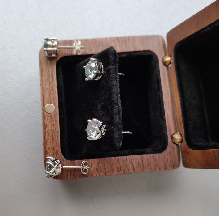 Муасаніт конкурент діамантів синьо-зелений пусети муассанит