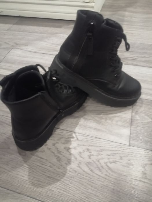 Ботинки осень зима 39р в отличном состоянии 470грн