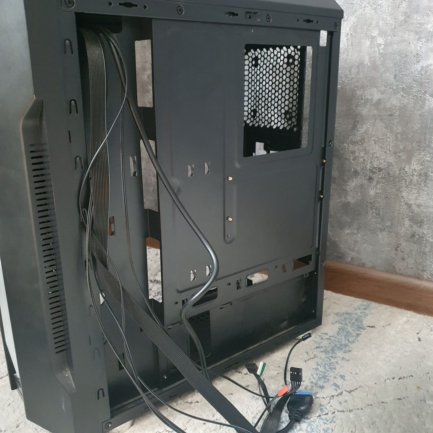 Rainbow R3 gaming case.
