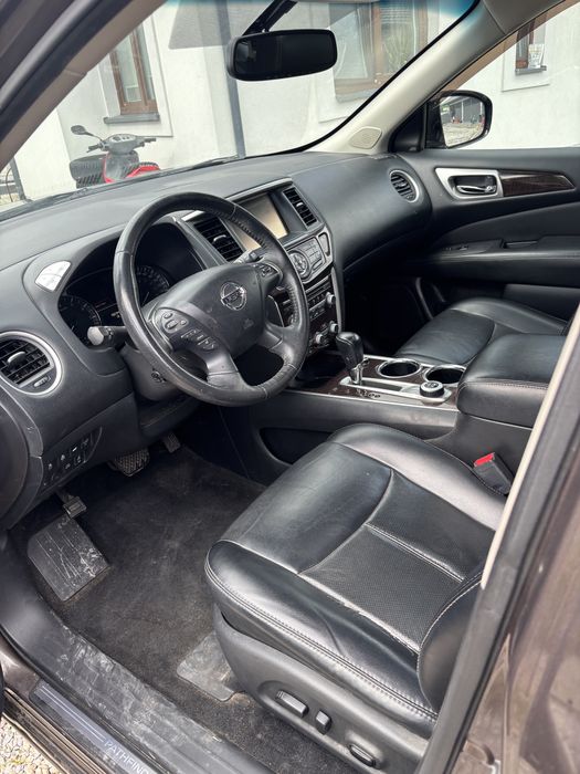 Nissan Pathfinder - 2015 - 3.5 v6 - 4x4 - dvd - szyberdach -kamera 360