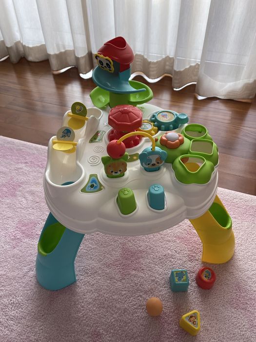 Mesa de atividades Clementoni
