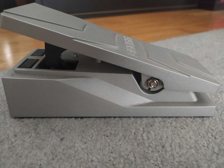 BOSS FV-30H Pedal Volume p/ Guitarras
